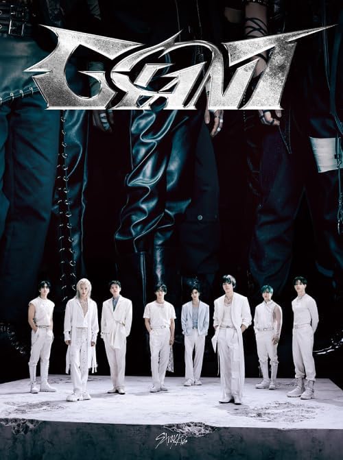 Giant - Version B - incl. Photobook, Special Zine + Photocard